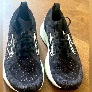 Brooks Women’s Levitate 5 running shoes